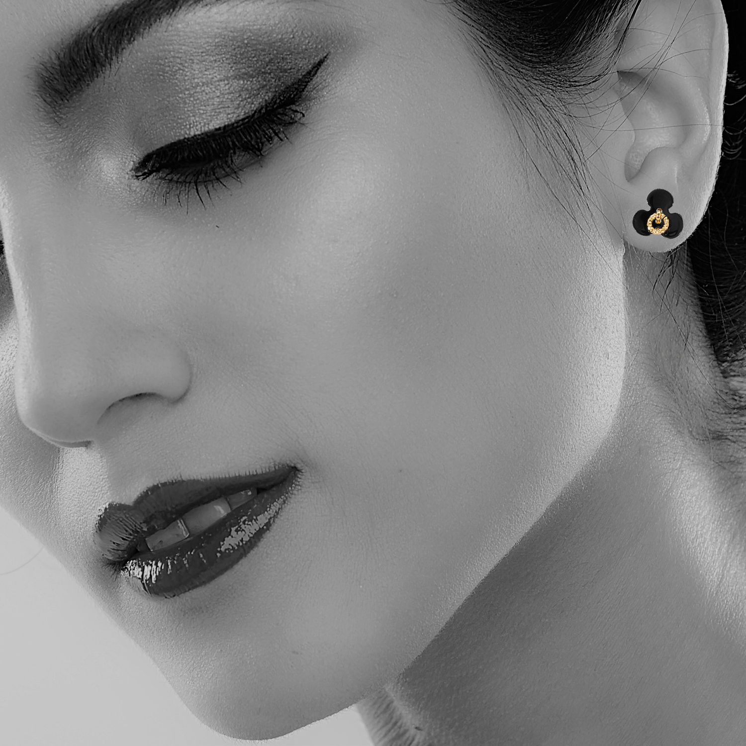 Fiore Nero Stud Earrings