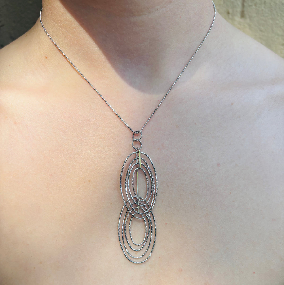 Lungo Ovale Pendant